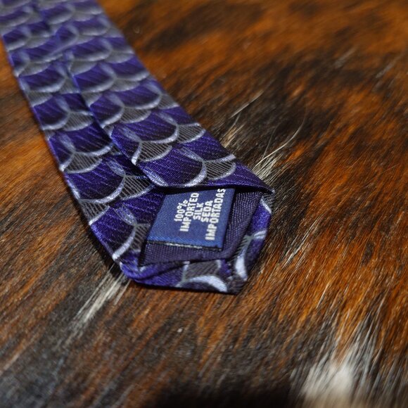 Zylos Blue, Black and White Fish Scale type pat - Picture 4 of 4